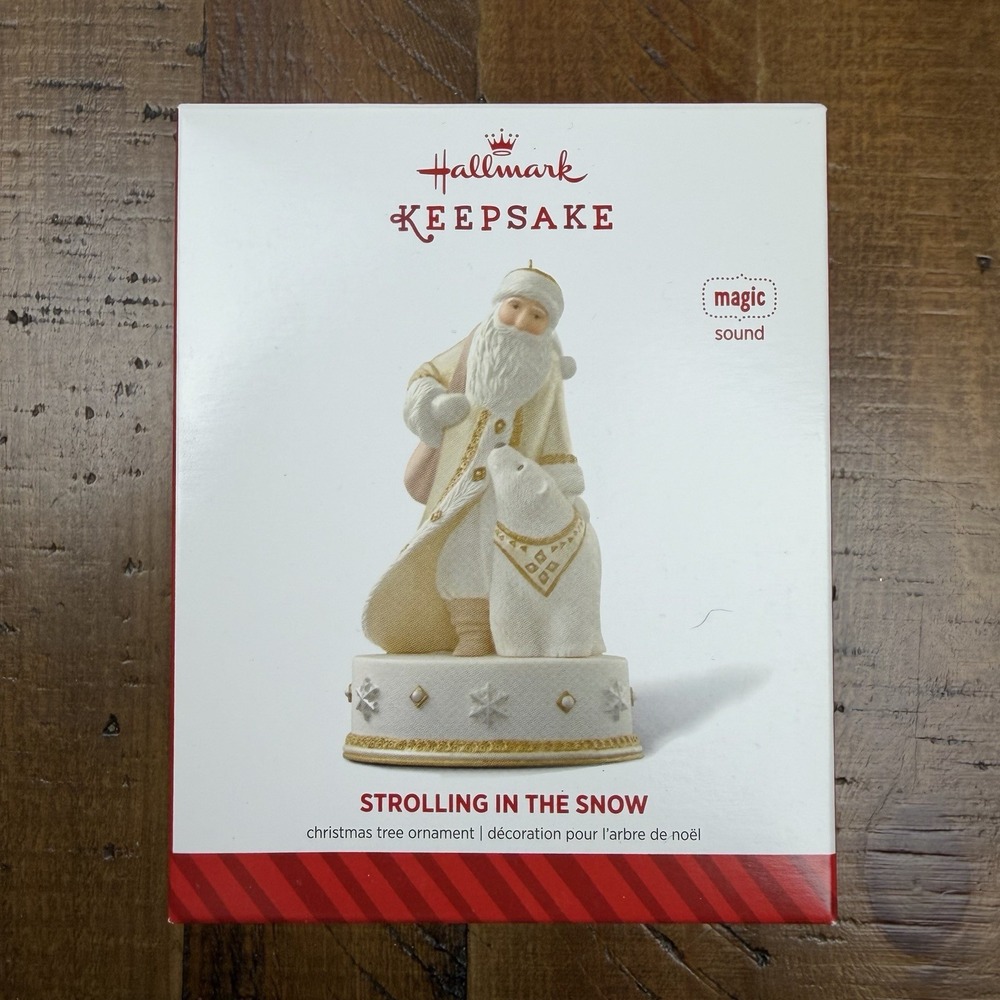2014 Hallmark Keepsake Christmas Ornament Strolling in the Snow w/ Magic Sound